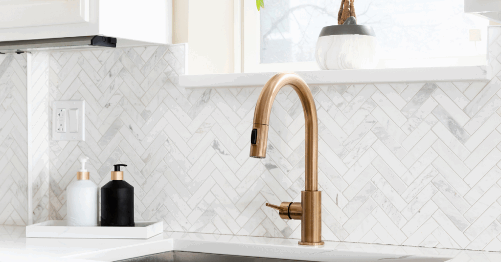 Kitchen with a white solid glass backsplash